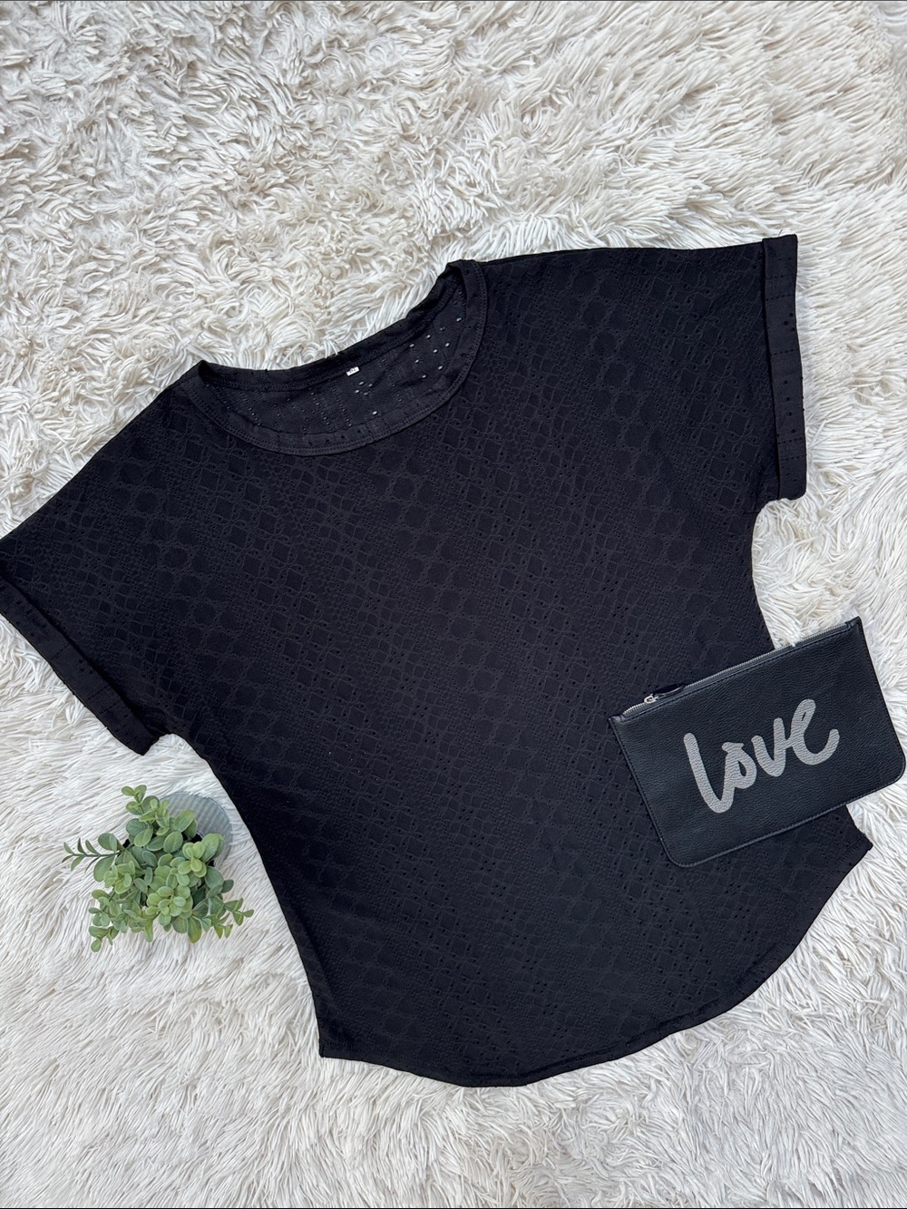 Boutique Short Sleeve Eyelet Top 💗 Black